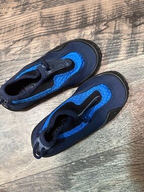 San and sun Toddler beach shoes size 11 water sand soft flexible